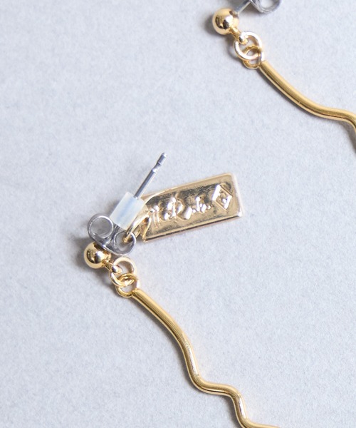 The Rule（ザルール）の「The Rule ザルール：Brush pierced.2　ブラッシュピアス２（ピアス（両耳用）・レディース・ベージュ/セージグリーン・FREE）」の5枚目の写真