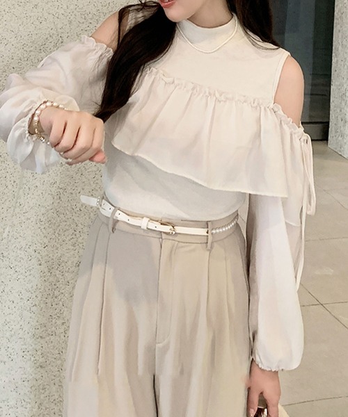 Lace Ladies(レースレディース)の「オープンショルダー リブ ハイネック フリル トップス(Tシャツ/カットソー・レディース・アイボリー/ブラック・FREE)」の2枚目の写真
