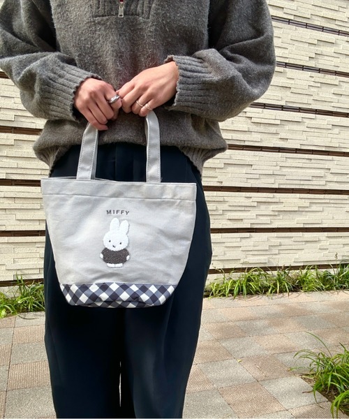 Miffy( ミッフィー)の「miffy/ミッフィー ダイアゴナルチェックシリーズ ミニトートバッグ(トートバッグ・レディース・グレー/ベージュ・ONE SIZE)」の2枚目の写真