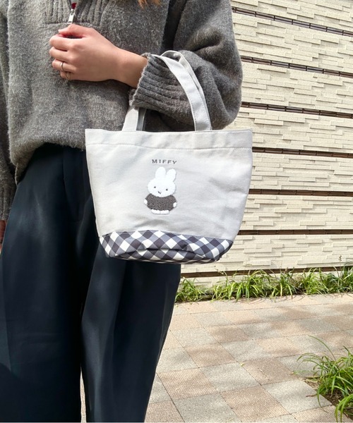 Miffy( ミッフィー)の「miffy/ミッフィー ダイアゴナルチェックシリーズ ミニトートバッグ(トートバッグ・レディース・グレー/ベージュ・ONE SIZE)」の19枚目の写真