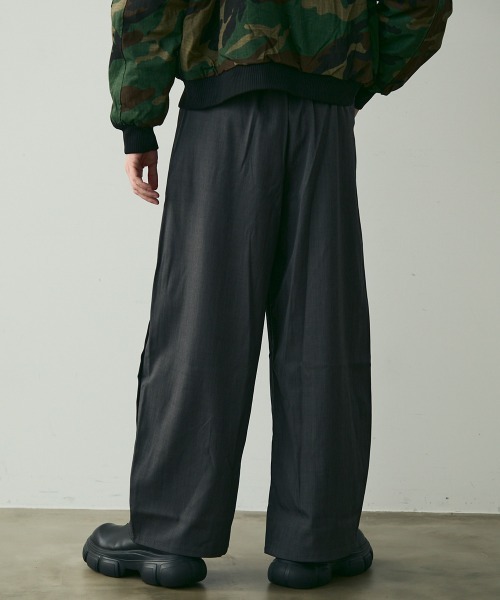 Shoowtime(ショウタイム)の「No-Center-Pleat Wide Slacks / ノンセンタープレスワイドスラックス(スラックス・メンズ・チャコールグレー/ブラック・LARGE/MEDIUM/X-LARGE)」の12枚目の写真