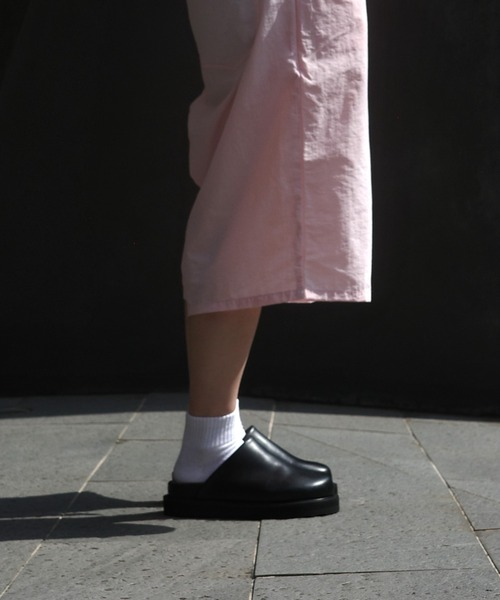 CAMINANDO(カミナンド)の「CAMINANDO/カミナンド CLOG SANDALS(サンダル・レディース・ブラック・36/37/38)」の3枚目の写真