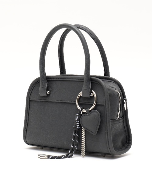DEVICE（デバイス）の「【DEVICE GAL】Heart Tease 3連チャーム付き ヴィンテージライク 2way ラウンドミニボストンバッグ（ボストンバッグ・レディース・シルバー/ブラック/ダークブラウン・FREE）」の4枚目の写真