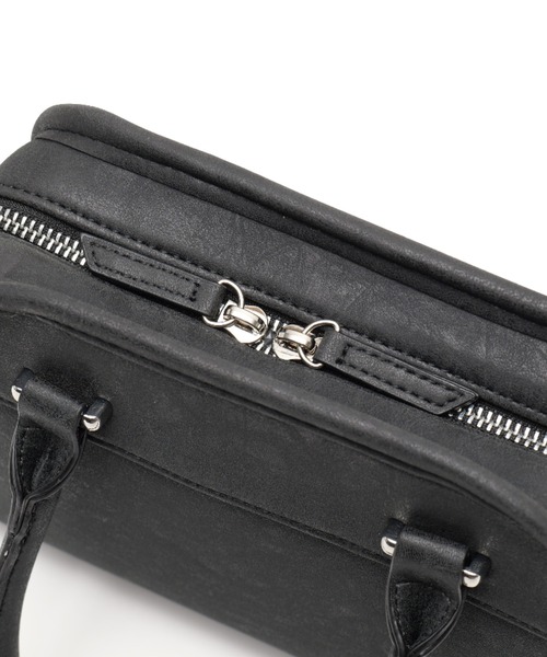 DEVICE（デバイス）の「【DEVICE GAL】Heart Tease 3連チャーム付き ヴィンテージライク 2way ラウンドミニボストンバッグ（ボストンバッグ・レディース・シルバー/ブラック/ダークブラウン・FREE）」の18枚目の写真