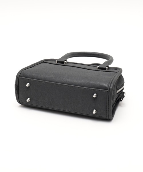 DEVICE（デバイス）の「【DEVICE GAL】Heart Tease 3連チャーム付き ヴィンテージライク 2way ラウンドミニボストンバッグ（ボストンバッグ・レディース・シルバー/ブラック/ダークブラウン・FREE）」の14枚目の写真