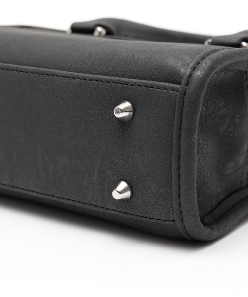 DEVICE（デバイス）の「【DEVICE GAL】Heart Tease 3連チャーム付き ヴィンテージライク 2way ラウンドミニボストンバッグ（ボストンバッグ・レディース・シルバー/ブラック/ダークブラウン・FREE）」の21枚目の写真