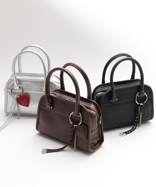 DEVICE（デバイス）の「【DEVICE GAL】Heart Tease 3連チャーム付き ヴィンテージライク 2way ラウンドミニボストンバッグ（ボストンバッグ・レディース・シルバー/ブラック/ダークブラウン・FREE）」の11枚目の写真