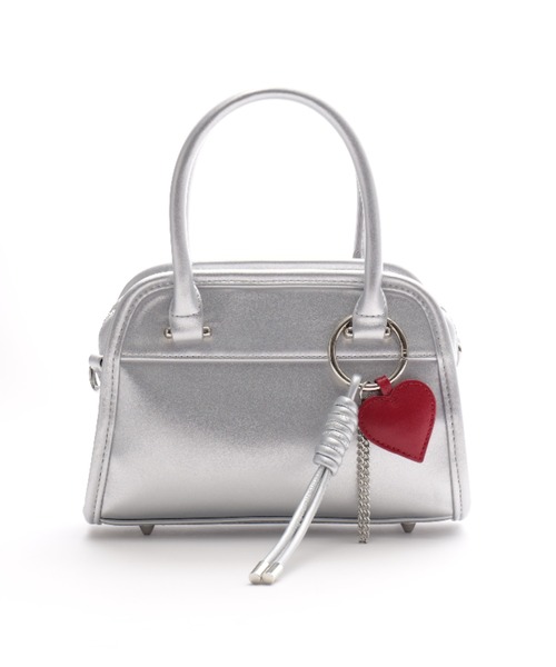 DEVICE（デバイス）の「【DEVICE GAL】Heart Tease 3連チャーム付き ヴィンテージライク 2way ラウンドミニボストンバッグ（ボストンバッグ・レディース・シルバー/ブラック/ダークブラウン・FREE）」の6枚目の写真