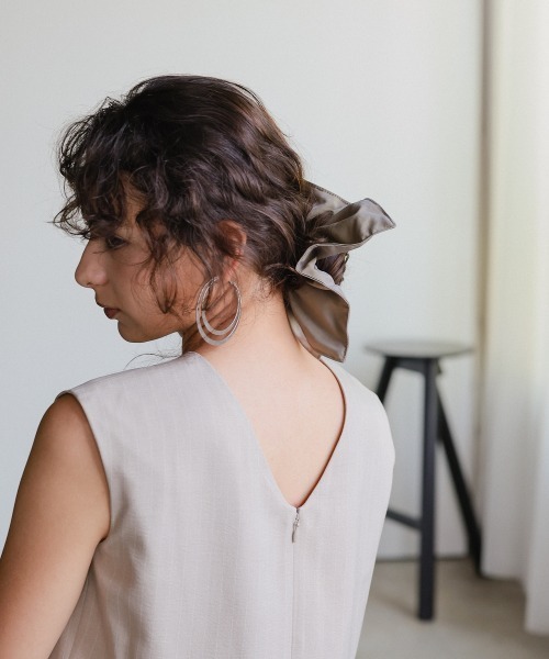 Callarus（カラルス）の「〔Callarus〕ファスナー付きスクエアシュシュ（シュシュ・レディース・ブラック/ベージュ・FREE）」の3枚目の写真