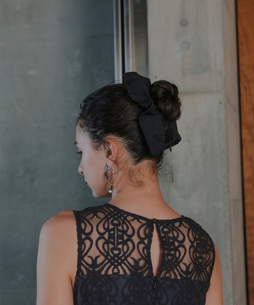 Callarus（カラルス）の「〔Callarus〕ファスナー付きスクエアシュシュ（シュシュ・レディース・ブラック/ベージュ・FREE）」の6枚目の写真