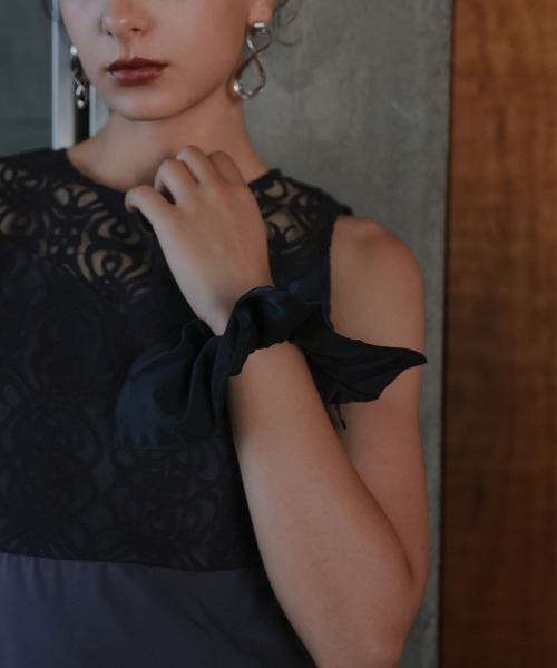 Callarus（カラルス）の「〔Callarus〕ファスナー付きスクエアシュシュ（シュシュ・レディース・ブラック/ベージュ・FREE）」の7枚目の写真