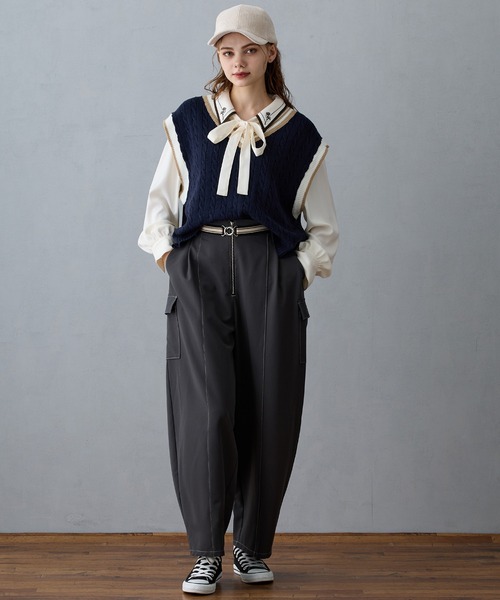 NICOLE CLUB（ニコル　クラブ）の「ケーブル編みチルデンベスト（ベスト・レディース・ネイビー/ブラウン/オフホワイト・FREE）」の4枚目の写真