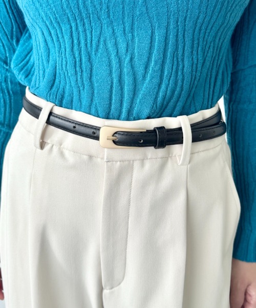 LOVALOT（ラバロット）の「フェイクレザーシンプル細ベルト（ベルト・レディース・ブラック/ダークブラウン/パープル/ベージュ・FREE）」の2枚目の写真