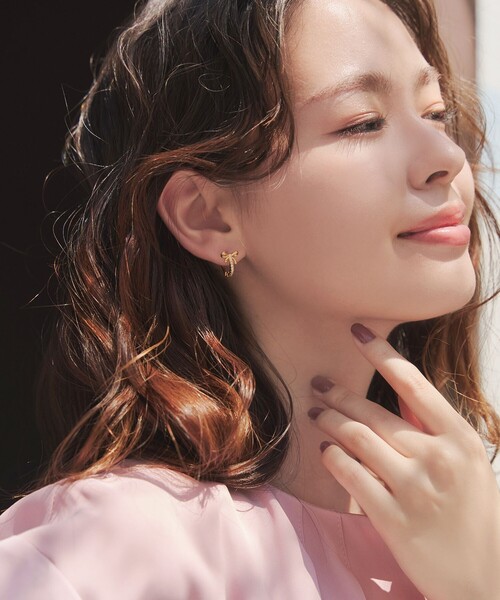 Tiaclasse(ティアクラッセ)の「【安田美沙子さん着用・金属アレルギー対応】リボンフープピアス(ピアス(両耳用)・レディース・シルバー/ゴールド・FREE)」の5枚目の写真