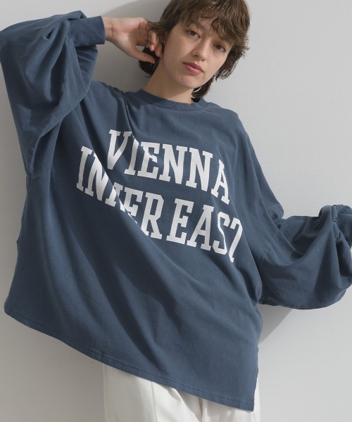 enhaut(アンオート)の「ピグメントOE天竺 ロゴプリント 袖ボリュームTシャツ VIENNA ロンT(Tシャツ/カットソー・レディース・アイボリー/グレイッシュベージュ/チャコールグレー/バーガンディー/ネイビー・FREE)」の1枚目の写真
