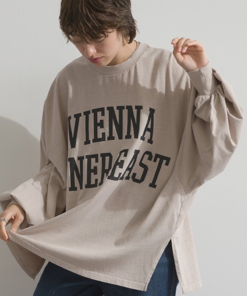 enhaut(アンオート)の「ピグメントOE天竺 ロゴプリント 袖ボリュームTシャツ VIENNA ロンT(Tシャツ/カットソー・レディース・アイボリー/グレイッシュベージュ/チャコールグレー/バーガンディー/ネイビー・FREE)」の4枚目の写真