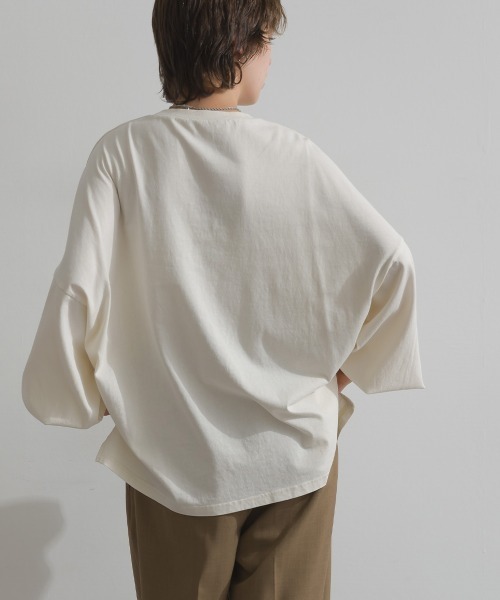 enhaut(アンオート)の「ピグメントOE天竺 ロゴプリント 袖ボリュームTシャツ VIENNA ロンT(Tシャツ/カットソー・レディース・アイボリー/グレイッシュベージュ/チャコールグレー/バーガンディー/ネイビー・FREE)」の8枚目の写真
