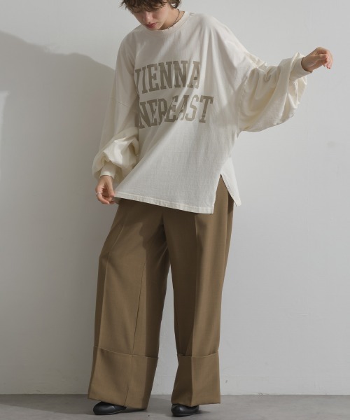 enhaut(アンオート)の「ピグメントOE天竺 ロゴプリント 袖ボリュームTシャツ VIENNA ロンT(Tシャツ/カットソー・レディース・アイボリー/グレイッシュベージュ/チャコールグレー/バーガンディー/ネイビー・FREE)」の9枚目の写真