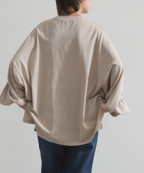 enhaut(アンオート)の「ピグメントOE天竺 ロゴプリント 袖ボリュームTシャツ VIENNA ロンT(Tシャツ/カットソー・レディース・アイボリー/グレイッシュベージュ/チャコールグレー/バーガンディー/ネイビー・FREE)」の12枚目の写真