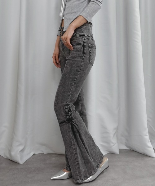 Lots of Love（ロッツオブラブ）の「ハイウエストレースアップフレアパンツ（デニムパンツ・レディース・ブルー/ライトブルー/ブラック・M/L）」の2枚目の写真