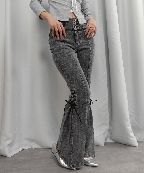 Lots of Love（ロッツオブラブ）の「ハイウエストレースアップフレアパンツ（デニムパンツ・レディース・ブルー/ライトブルー/ブラック・M/L）」の4枚目の写真