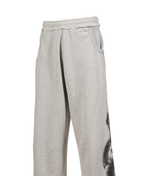 Jaded London(ジェイデッドロンドン)の「GREY GOTHIC PRINTED JOGGER(スウェットパンツ・メンズ・グレー・X-LARGE/MEDIUM/SMALL/X-SMALL)」の4枚目の写真