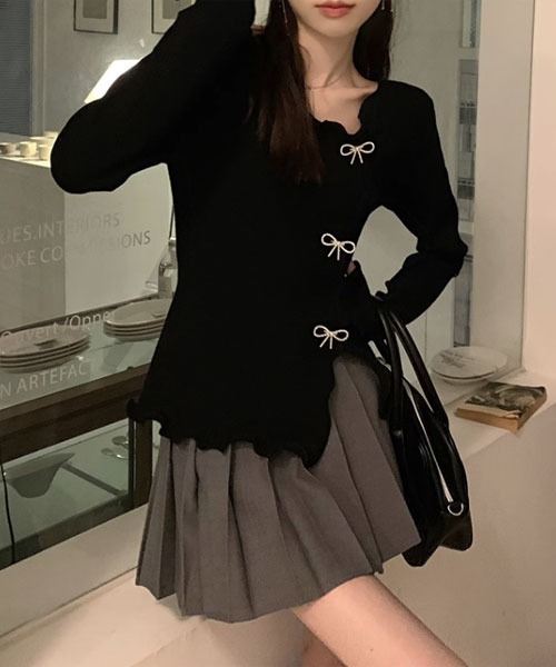 VIBGYOR Women(ヴィブジョー ウィメン)の「【Mayree】アシンメトリー メロウ リボン トップス(ニット/セーター・レディース・アイボリー/ブラック・SMALL/LARGE/MEDIUM)」の3枚目の写真