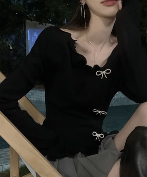 VIBGYOR Women(ヴィブジョー ウィメン)の「【Mayree】アシンメトリー メロウ リボン トップス(ニット/セーター・レディース・アイボリー/ブラック・SMALL/LARGE/MEDIUM)」の5枚目の写真