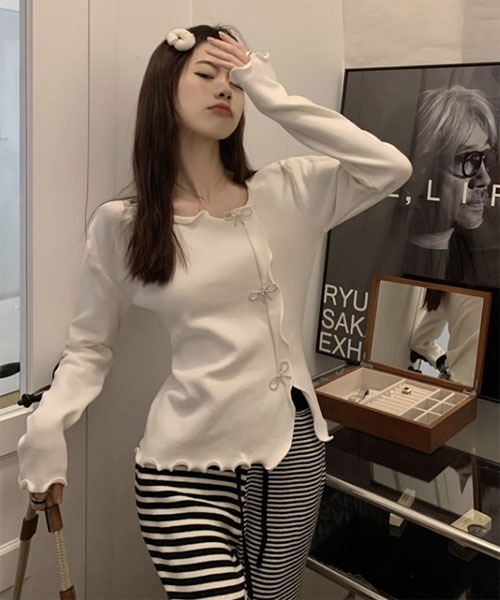 VIBGYOR Women(ヴィブジョー ウィメン)の「【Mayree】アシンメトリー メロウ リボン トップス(ニット/セーター・レディース・アイボリー/ブラック・SMALL/LARGE/MEDIUM)」の8枚目の写真