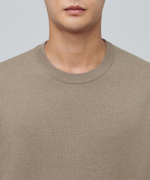 MUSINSA STANDARD(ムシンサスタンダード)の「ミニマルクルーネックニット【ベージュ】(ニット/セーター・メンズ・その他・SMALL/MEDIUM/LARGE/X-LARGE/XX-LARGE)」の3枚目の写真
