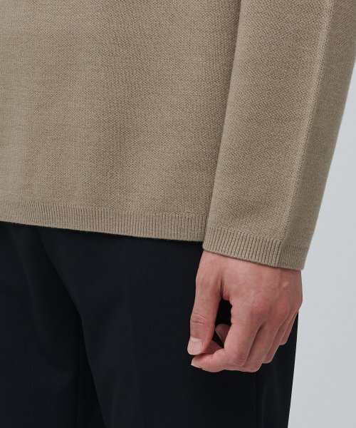 MUSINSA STANDARD(ムシンサスタンダード)の「ミニマルクルーネックニット【ベージュ】(ニット/セーター・メンズ・その他・SMALL/MEDIUM/LARGE/X-LARGE/XX-LARGE)」の5枚目の写真