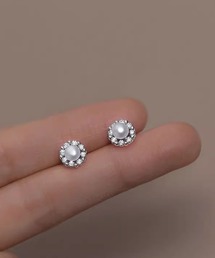 yu-ka（ユーカ）の「YU-KA:ミニパール＆パヴェフラワー スタッドピアス mini Pearl flower stud pierce（ピアス（両耳用））」