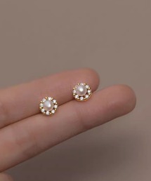 yu-ka（ユーカ）の「YU-KA:ミニパール＆パヴェフラワー スタッドピアス mini Pearl flower stud pierce（ピアス（両耳用））」