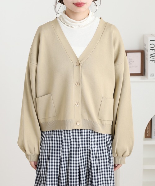 &soiree(アンドソワレ)の「&soiree ボリュームスリーブショートカーディガン(カーディガン/ボレロ・レディース・ベージュ/ホワイト・FREE)」の15枚目の写真