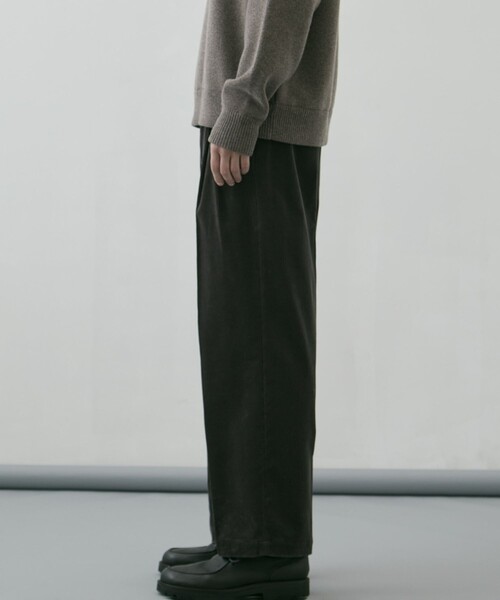 UNITED TOKYO(ユナイテッドトウキョウ)の「【残りわずか】9W CORDUROY 2タックワイドイージーパンツ(その他パンツ・メンズ・ダークグレー/ブラック/ダークネイビー・1/2)」の9枚目の写真