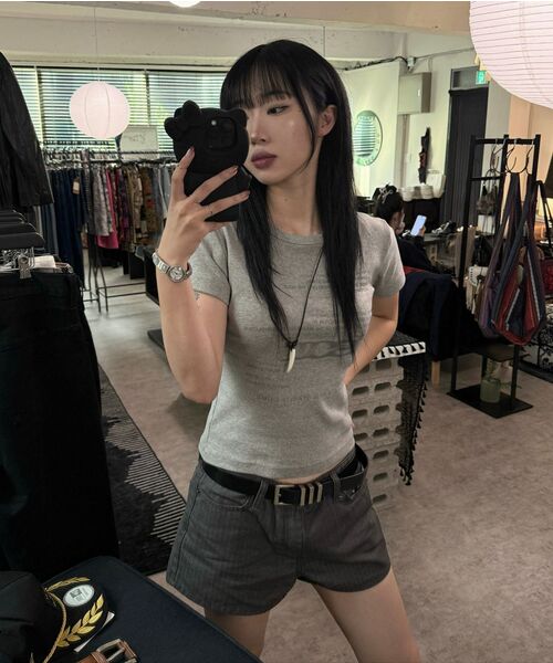 5OML（オーオーエムエル）の「somlロゴスリムクロップTシャツメランジグレー（Tシャツ/カットソー・レディース・ホワイト・FREE）」の3枚目の写真