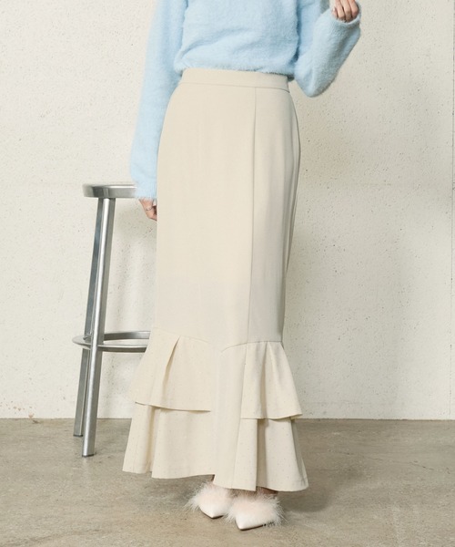Elishe（エリシェ）の「ラインストーンフリルマーメイドスカート（スカート・レディース・チャコールグレー/アイボリー/ベージュ・0/1）」の2枚目の写真