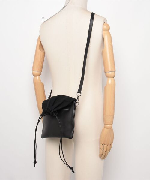 ADAM PATEK(アダムパテック)の「ADAMPATEK/leather switching drawstring bag/レザー切替巾着バッグ(ショルダーバッグ・メンズ・ブラック・FREE)」の4枚目の写真