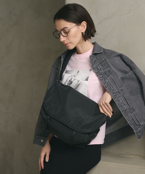 BEAUTY&YOUTH UNITED ARROWS(ビューティーアンドユースユナイテッドアローズ)の「フラップ ショルダーバッグ(ショルダーバッグ・レディース・ブラック/オリーブ・FREE)」の4枚目の写真