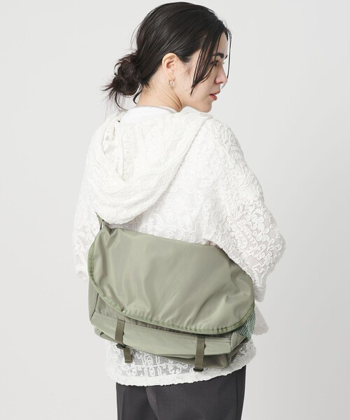 BEAUTY&YOUTH UNITED ARROWS(ビューティーアンドユースユナイテッドアローズ)の「フラップ ショルダーバッグ(ショルダーバッグ・レディース・ブラック/オリーブ・FREE)」の8枚目の写真