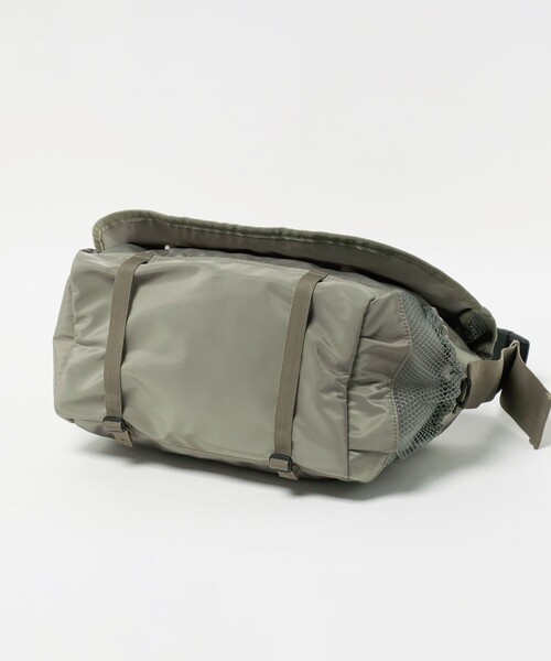 BEAUTY&YOUTH UNITED ARROWS(ビューティーアンドユースユナイテッドアローズ)の「フラップ ショルダーバッグ(ショルダーバッグ・レディース・ブラック/オリーブ・FREE)」の14枚目の写真