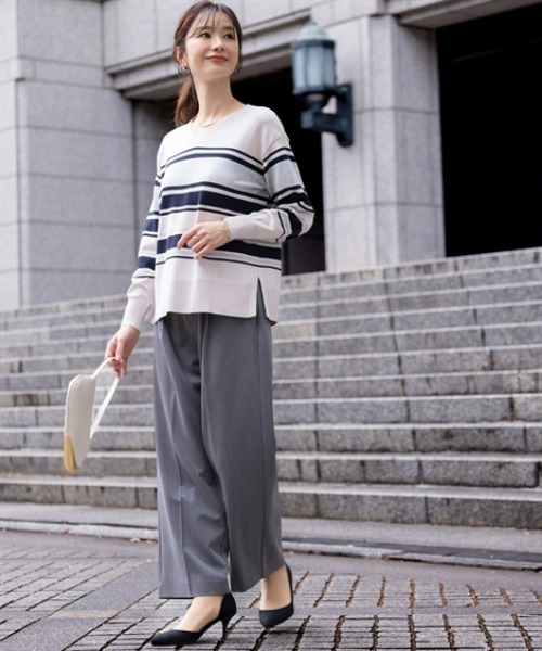 7days Life Styling(セブンデイズライフスタイリング)の「【UVカット】マルチボーダーVネックニット (洗濯機OK)(ニット/セーター・レディース・ネイビー系/ベージュ系・3L/LL/L/M/S)」の13枚目の写真
