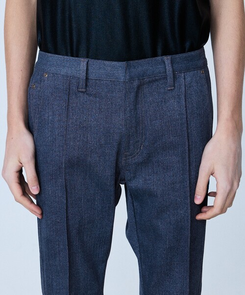 5351 POUR LES HOMMES（ゴーサンゴーイチプールオム）の「【セットアップ対応】タックテーパード デニム スラックス（デニムパンツ・メンズ・インディゴブルー/ブラック・44/46/48/50）」の19枚目の写真