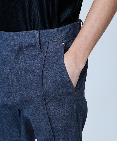 5351 POUR LES HOMMES（ゴーサンゴーイチプールオム）の「【セットアップ対応】タックテーパード デニム スラックス（デニムパンツ・メンズ・インディゴブルー/ブラック・44/46/48/50）」の20枚目の写真