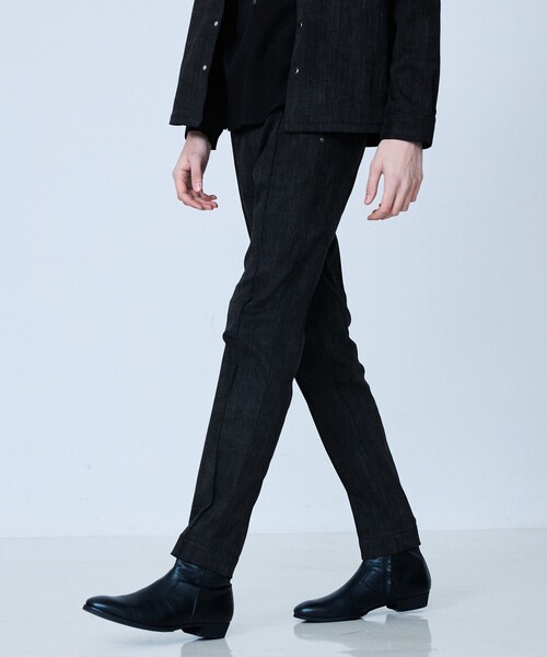 5351 POUR LES HOMMES（ゴーサンゴーイチプールオム）の「【セットアップ対応】タックテーパード デニム スラックス（デニムパンツ・メンズ・インディゴブルー/ブラック・44/46/48/50）」の4枚目の写真