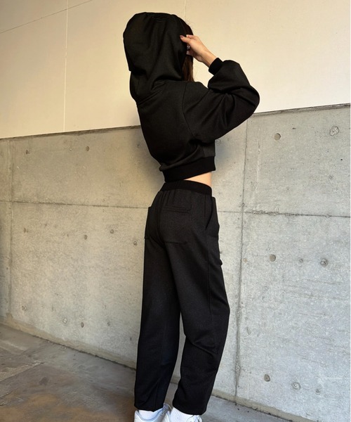 EGOIST(エゴイスト)の「フードロゴラメ裏毛トップス(スウェット・レディース・ライトグレー/ブラック・FREE)」の17枚目の写真