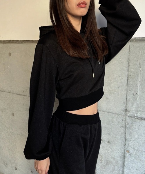 EGOIST(エゴイスト)の「フードロゴラメ裏毛トップス(スウェット・レディース・ライトグレー/ブラック・FREE)」の8枚目の写真