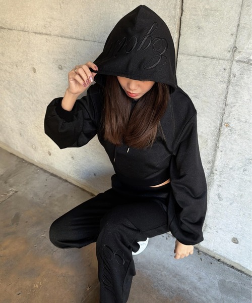 EGOIST(エゴイスト)の「フードロゴラメ裏毛トップス(スウェット・レディース・ライトグレー/ブラック・FREE)」の10枚目の写真