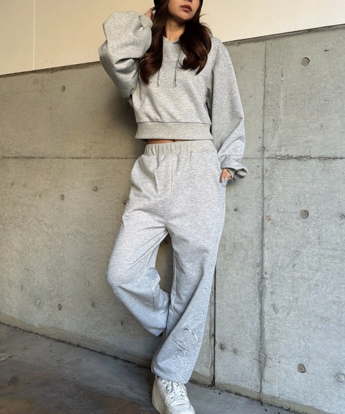 EGOIST(エゴイスト)の「フードロゴラメ裏毛トップス(スウェット・レディース・ライトグレー/ブラック・FREE)」の11枚目の写真