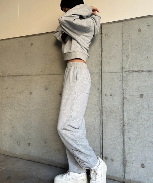 EGOIST(エゴイスト)の「フードロゴラメ裏毛トップス(スウェット・レディース・ライトグレー/ブラック・FREE)」の14枚目の写真